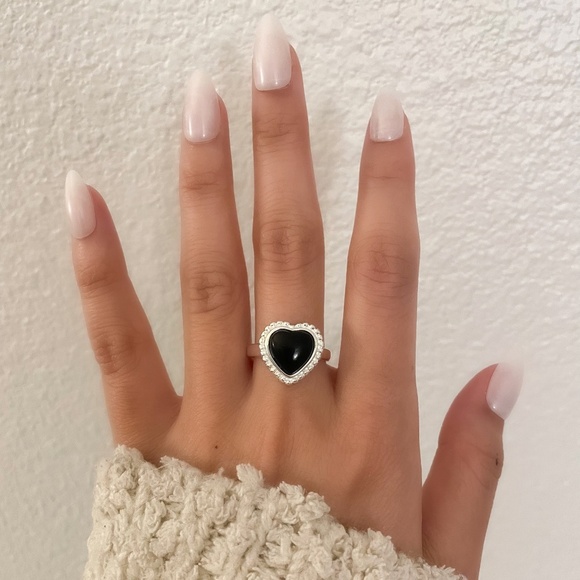 925 Sterling Silver Black Heart Ring Minimalist Heart Ring Black & Silver Ring - Picture 2 of 8
